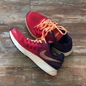 Girls Youth Size 6 nike tennis shoes